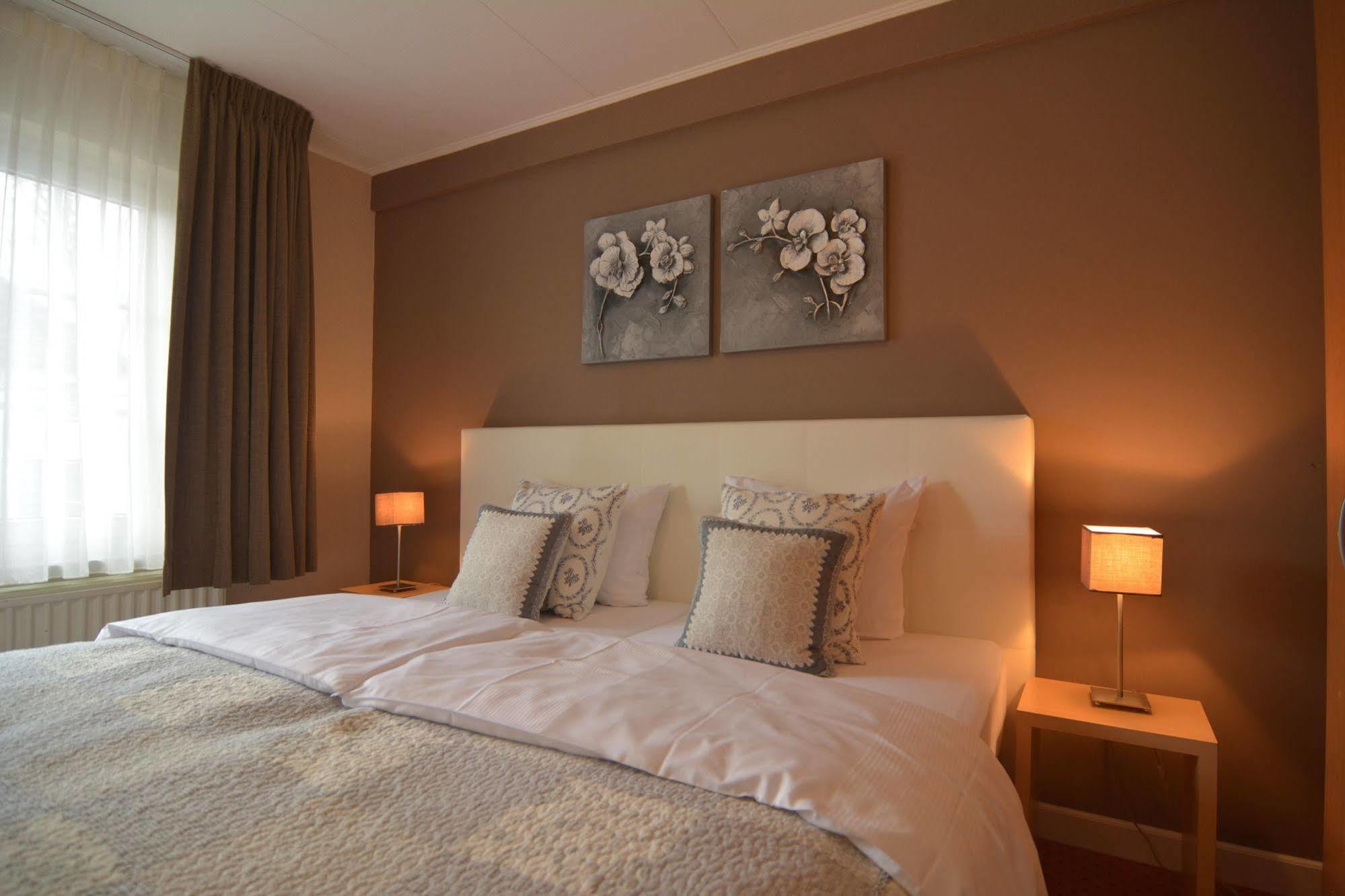 Aparthotel Ons Епен Екстериор снимка