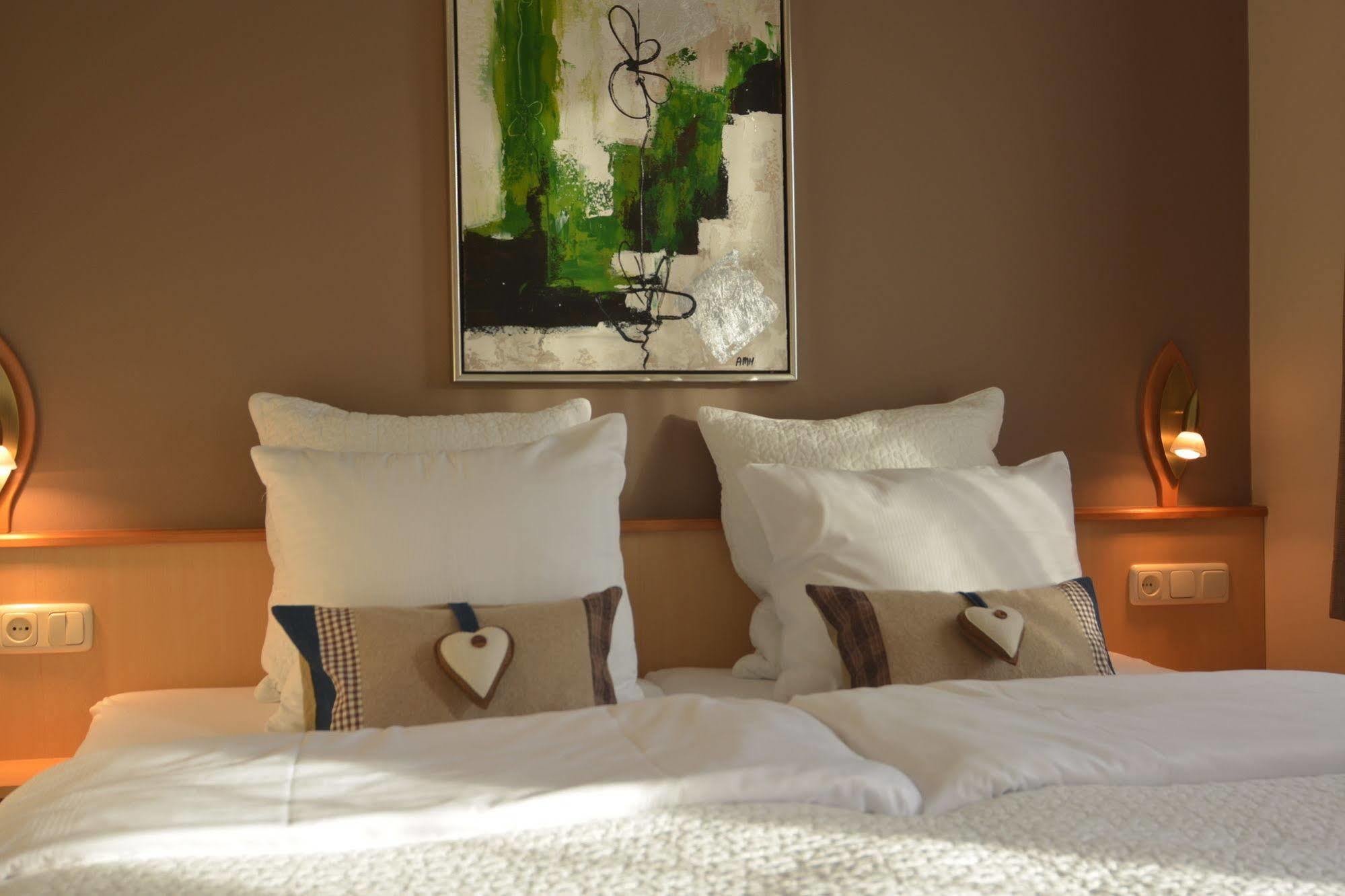 Aparthotel Ons Епен Екстериор снимка