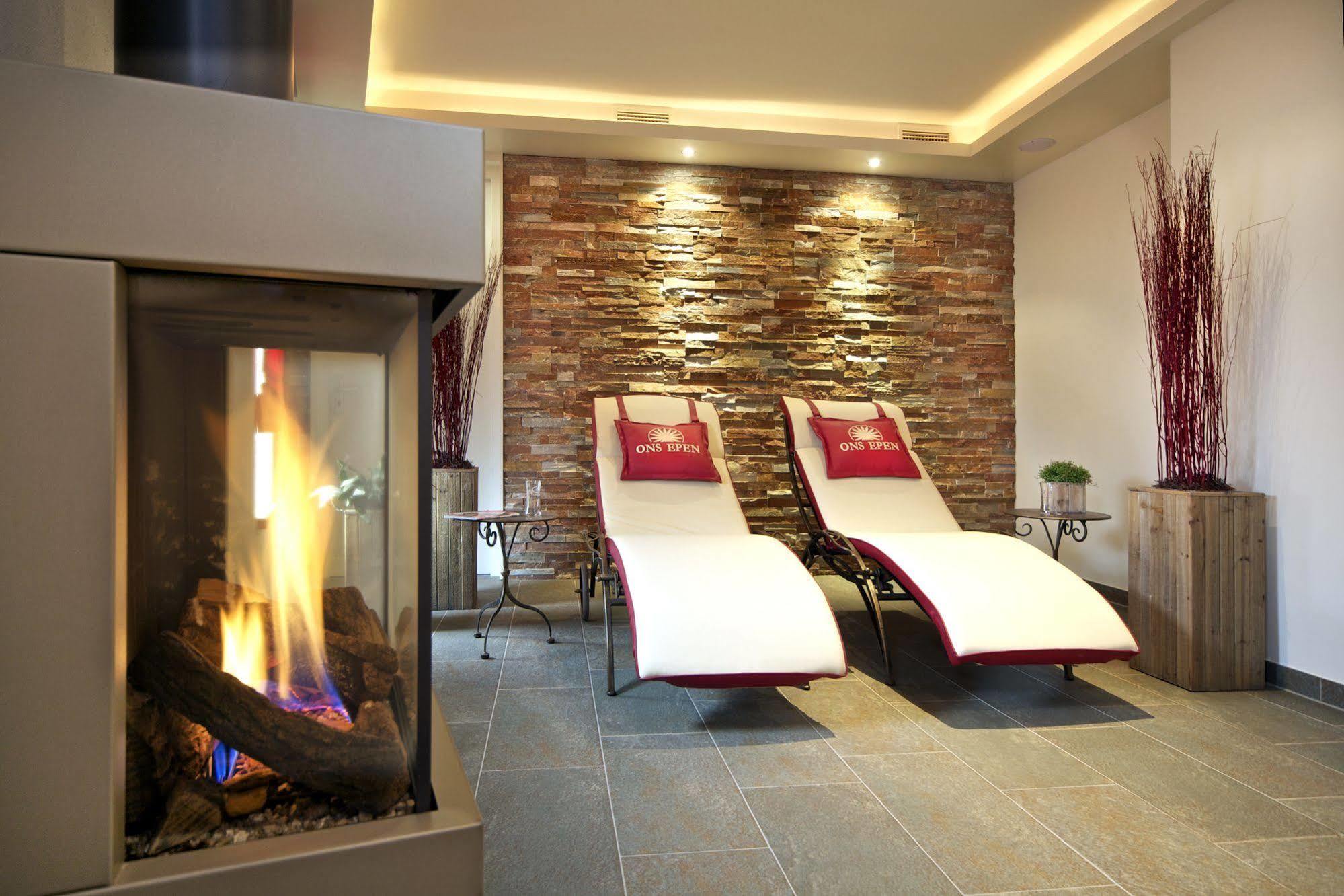 Aparthotel Ons Епен Екстериор снимка